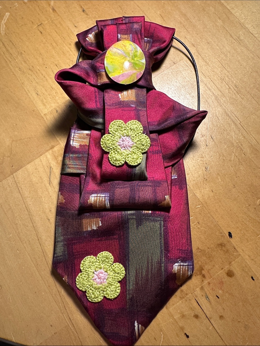 Vintage Boston Trade 100% Silk Necklace Tie with Crochet Flowers